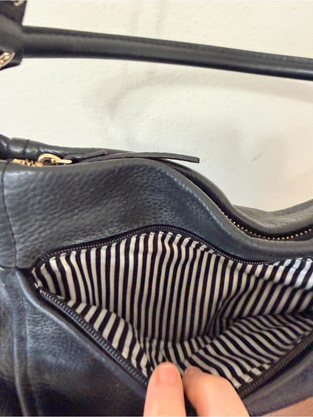Kate spade crossbody or Shoulder Leather purse - Picture 3 of 10